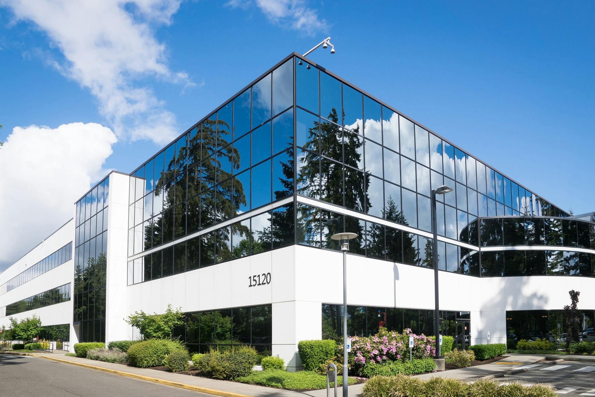 Why Commercial Glass in Denver Metro Is Essential
